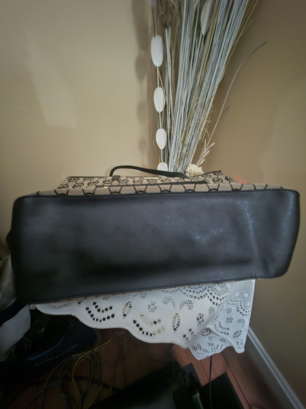 ❤️💞Women Michael Kors Black Logo Signature Tote Bag - Preowned❤️‍🩹💞 - Picture 8 of 15